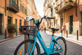 Bici elettrica moderna pronta per il noleggio - Wall Group Italia